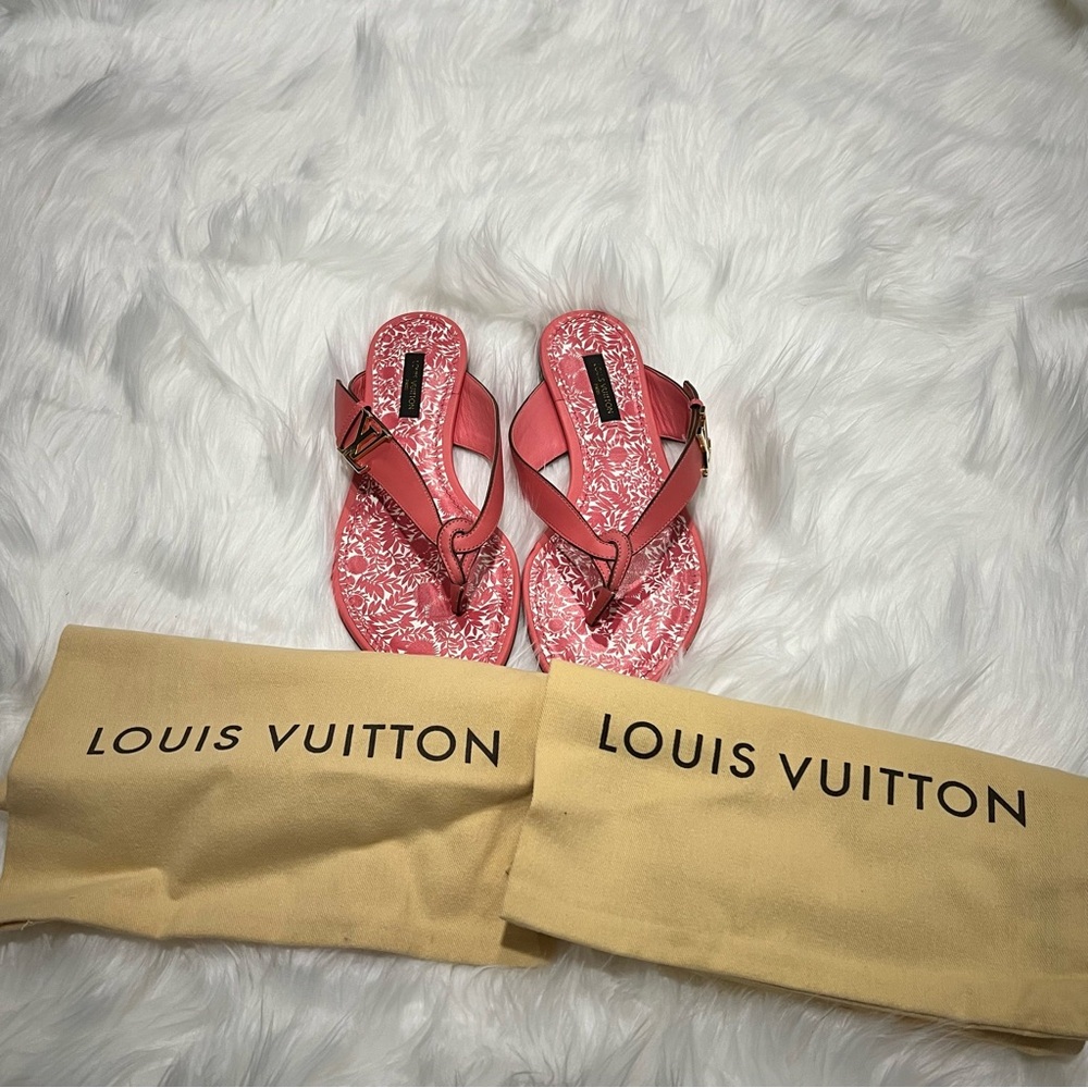 NWOT Louis Vuitton Tropical Flat Thong